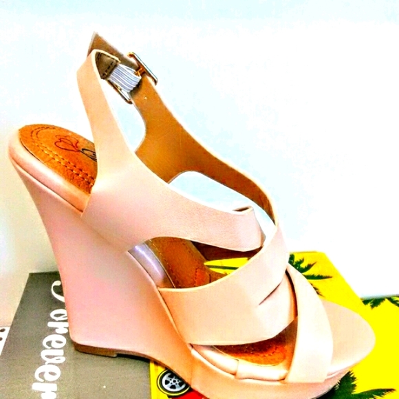 NEW! Soft Pink Wedge Shoes! - Picture 4 of 4